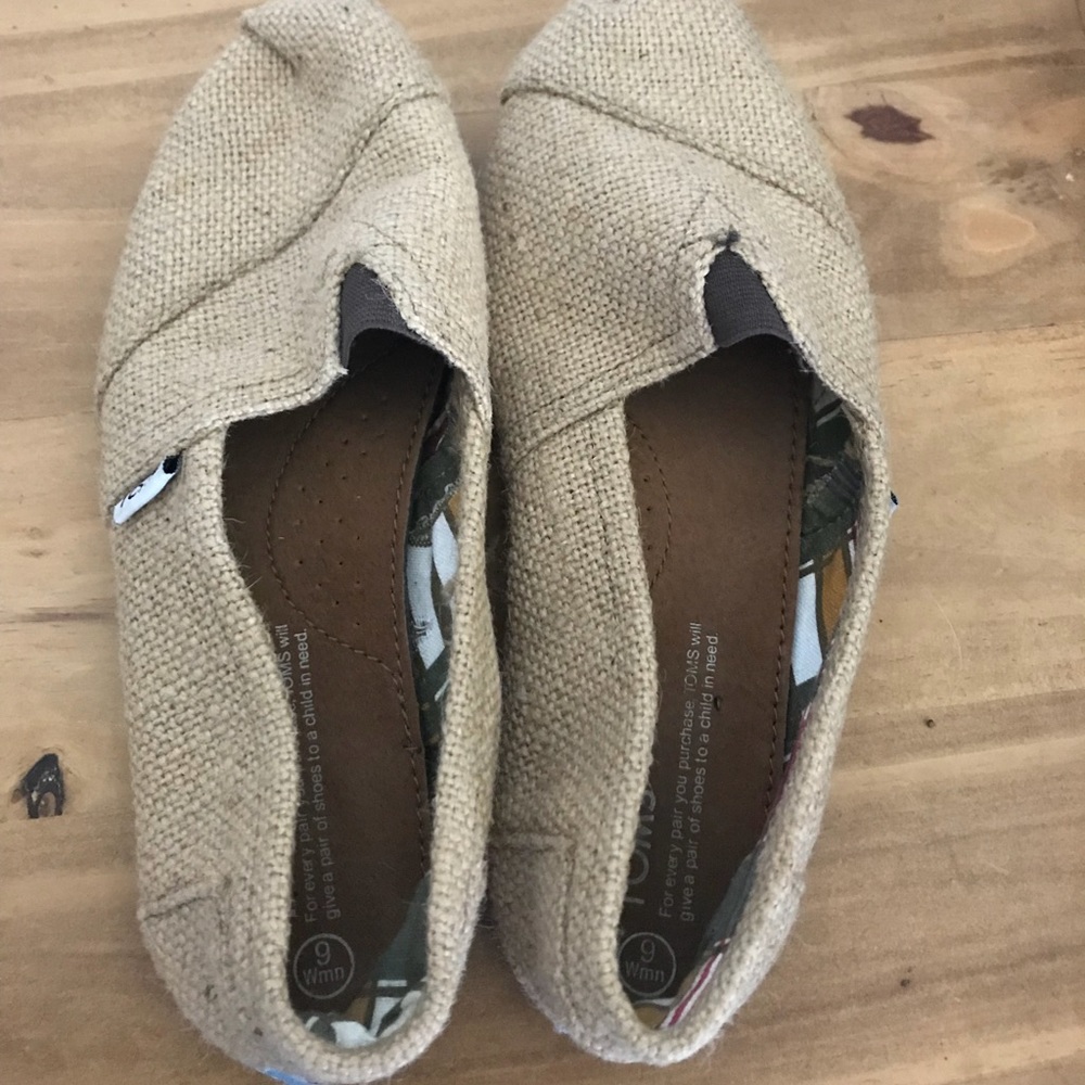 Toms